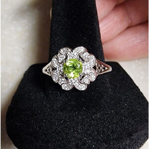 925 Sterling Silver Peridot & CZ Ring Size 9